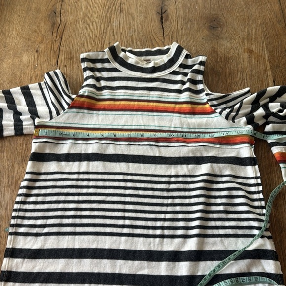 FREE PEOPLE Seventies Open Shoulder Top - Picture 3 of 4